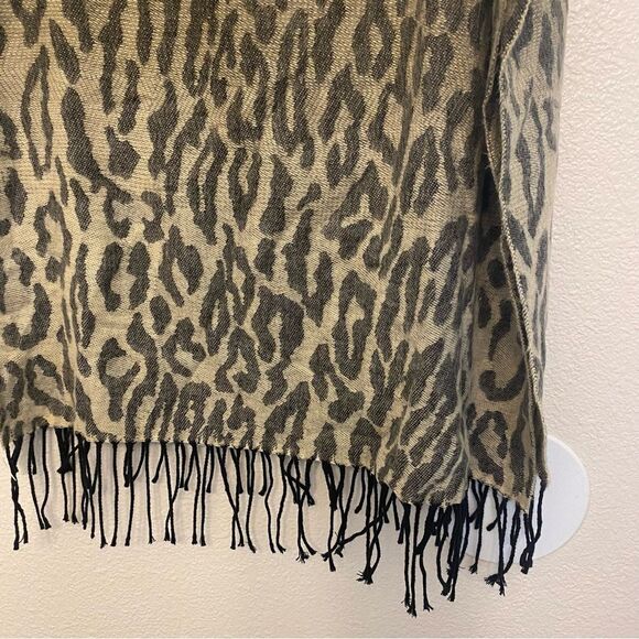 Accessori Italiani Scarf made in Italy lightweight animal, print fringe 72x22 - Picture 4 of 8